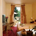 ホテル Logis Saint Simond エクスレバン