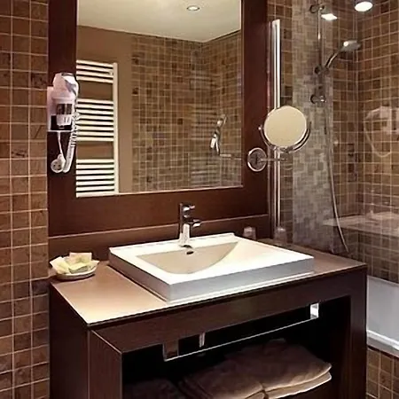Logis Saint Simond 호텔 3*