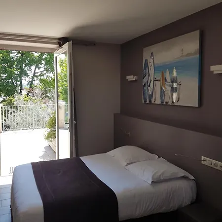 ホテル Logis Saint Simond 3*