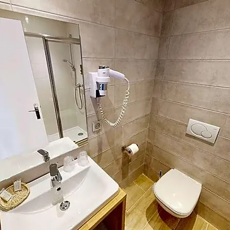 Logis Saint Simond 3* 엑스레뱅